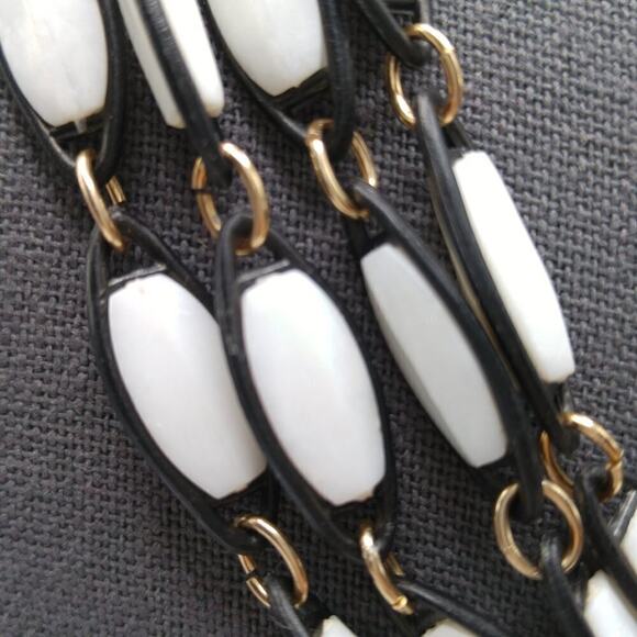 Vintage Hong Kong Lucite Necklace Black White 4 Strand Flower Clasp 1960s - Picture 5 of 9